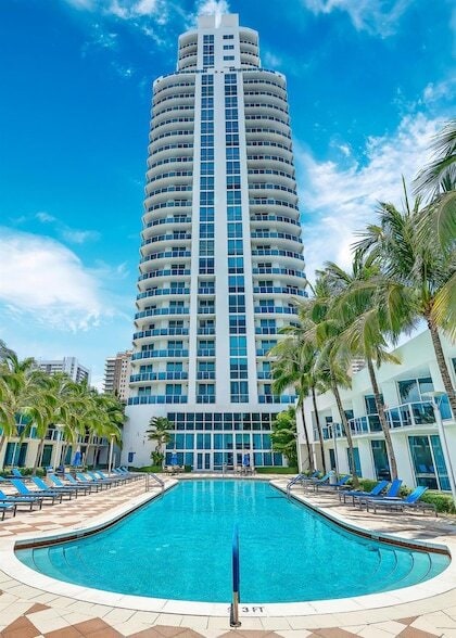 1945 S Ocean Dr, Unit 1803 in Hallandale Beach, FL - Foto de edificio - Building Photo