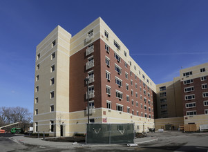 Montclare Senior Residences of Avalon Park in Chicago, IL - Foto de edificio - Building Photo