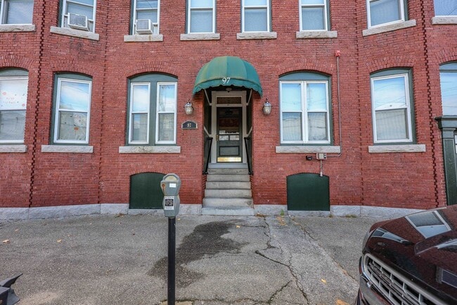 97 Bridge St in Manchester, NH - Building Photo - Building Photo