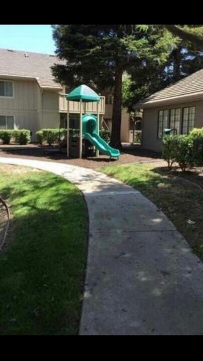 1253 Lakeview Cir, Unit 1253 in Pittsburg, CA - Building Photo