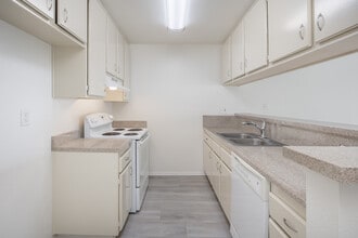 3415 Linden Ave. in Long Beach, CA - Foto de edificio - Interior Photo