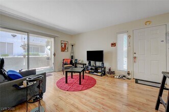 5196 Mandalay Springs Dr in Las Vegas, NV - Building Photo - Building Photo