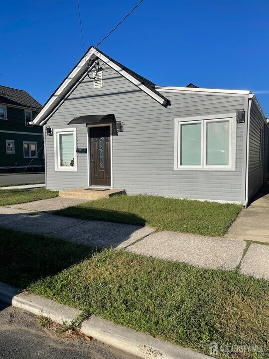 117 S Pine Ave in South Amboy, NJ - Building Photo