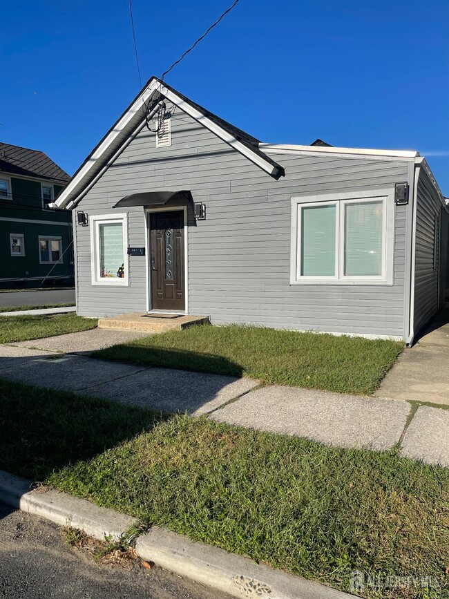 property at 117 S Pine Ave