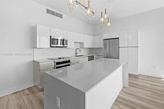 101 Diplomat Pkwy, Unit 2610 in Hallandale Beach, FL - Building Photo - Building Photo