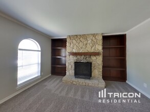2921 Rolling Hills Dr in Carrollton, TX - Building Photo - Building Photo