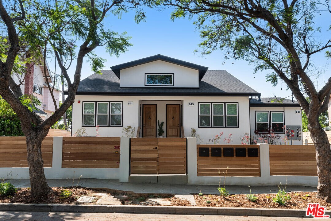841 N La Fayette Park Pl in Los Angeles, CA - Building Photo