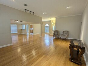 6019 Mapleshade Ln in Dallas, TX - Building Photo - Building Photo