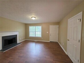 186 S Red Oak Way in Temple, GA - Building Photo - Building Photo