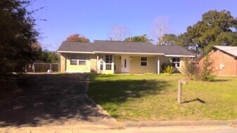 5775 Ventura Ln in Pensacola, FL - Building Photo