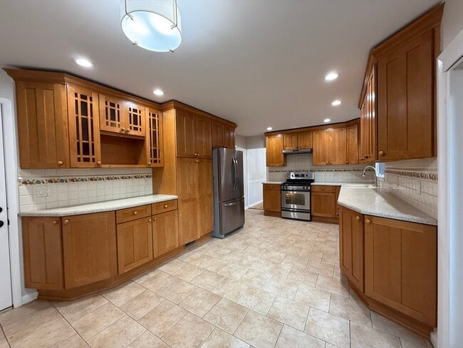 property at 16 Meadowview Dr