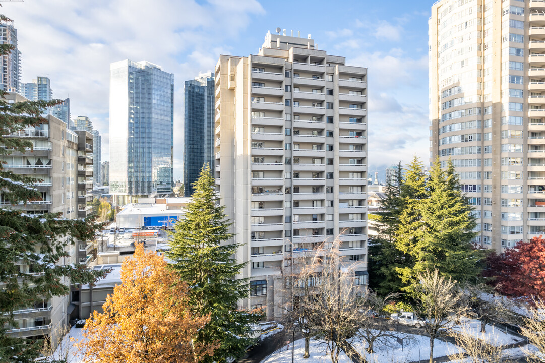 Bonsor Apartments in Burnaby, BC - Building Photo