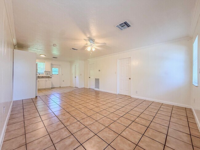 3075 Floweva St in Palm Springs, FL - Building Photo - Building Photo