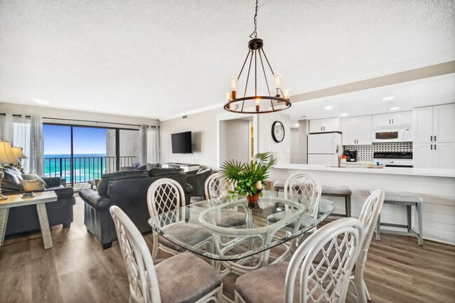 8815 Thomas Dr in Panama City Beach, FL - Building Photo - Building Photo