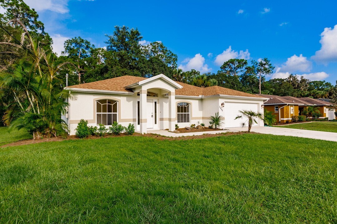 3488 Froude St in North Port, FL - Foto de edificio