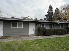 719 SW Bridge St in Grants Pass, OR - Building Photo - Building Photo