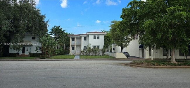 3915 Ponce de Leon in Coral Gables, FL - Building Photo - Building Photo