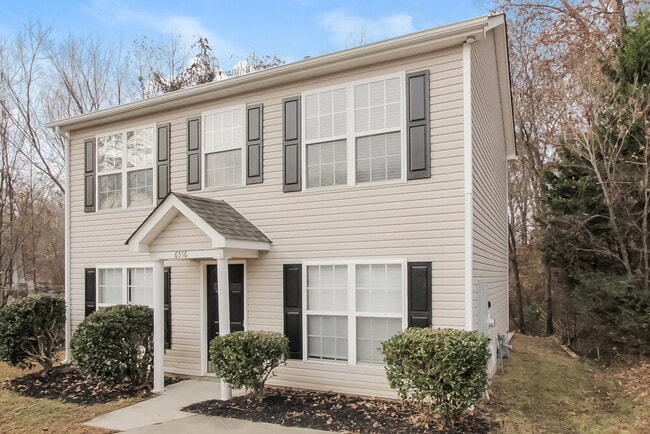 6516 Lynmont Dr in Charlotte, NC - Foto de edificio - Building Photo