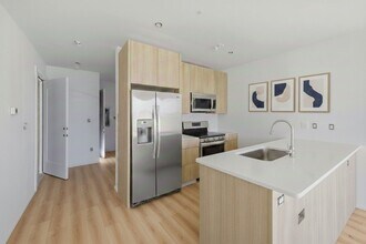 1035 Commonwealth Ave in Boston, MA - Building Photo - Building Photo