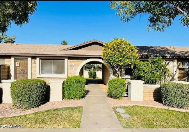 property at 3337 S Parkside Dr
