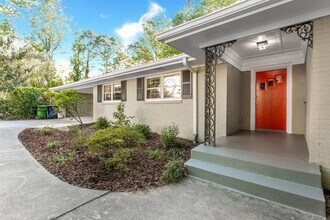305 Old Ivy Rd NE in Atlanta, GA - Building Photo - Building Photo