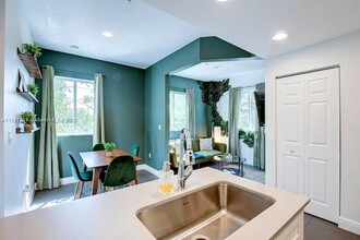 346 NW 35th St in Miami, FL - Building Photo - Building Photo