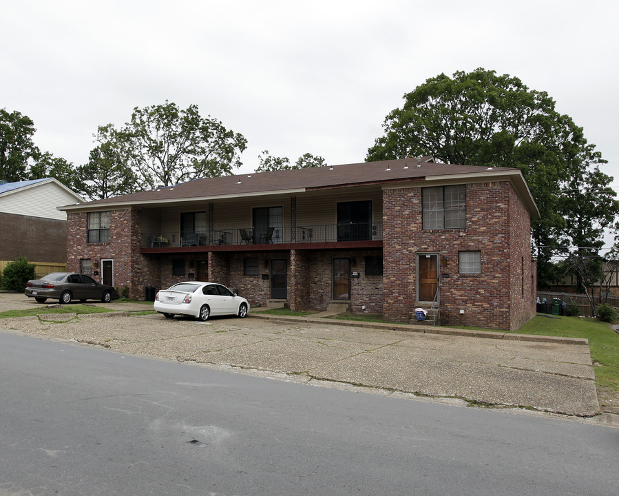 2028 Fendley Dr in North Little Rock, AR - Building Photo