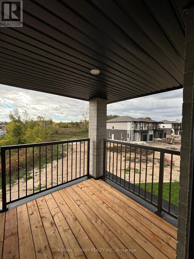 258 Wellandvale Dr in Welland, ON - Building Photo - Building Photo