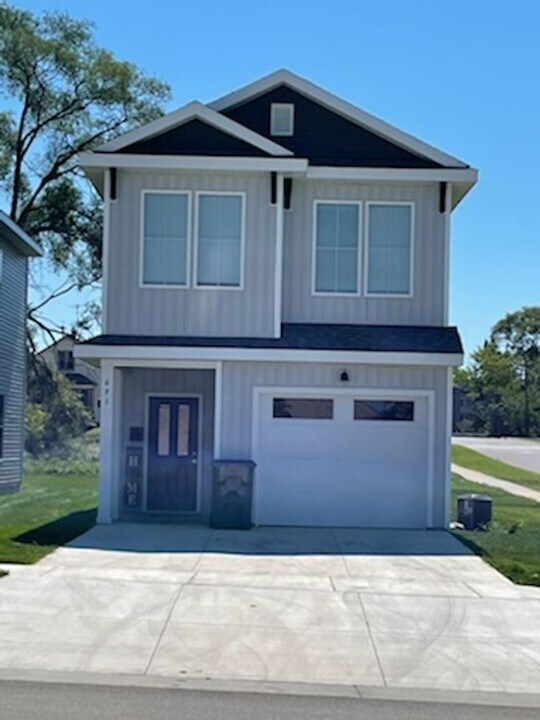 691 W Webster Ave in Muskegon, MI - Building Photo