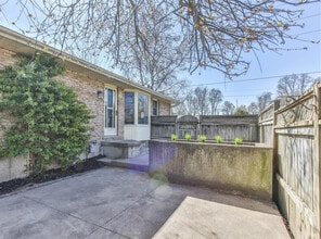 319 Albert St in Woodstock, ON - Building Photo - Building Photo