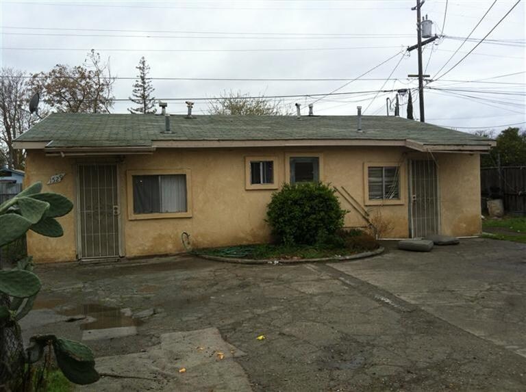 1533 N Filbert St in Stockton, CA - Foto de edificio