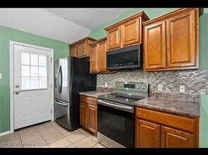 2410 Ridgeway Ln in Barling, AR - Foto de edificio - Building Photo