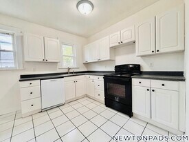 14 Hammondswood Rd in Newton, MA - Building Photo