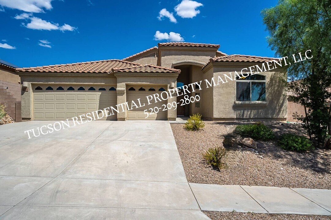 10737 S Miralago Dr in Vail, AZ - Building Photo