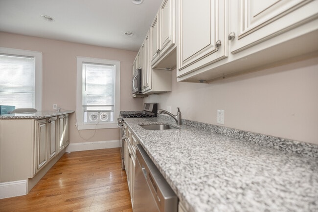 43 Savin Ave, Unit #2