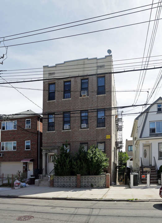 Radcliff Arms in Bronx, NY - Building Photo