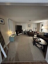 163 N Main St, Unit 2nd Floor in Southington, CT - Foto de edificio - Building Photo