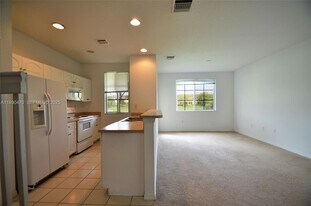 6037 SW 19th Pl in North Lauderdale, FL - Building Photo