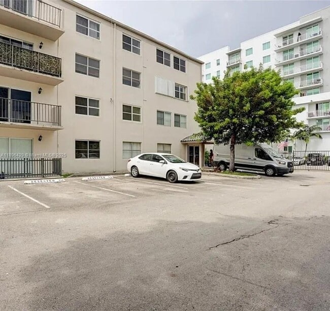 5501 NW 7th St in Miami, FL - Building Photo - Building Photo