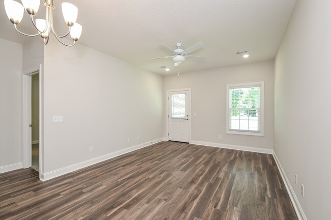 1031 Walker Point Way in Brunswick, GA - Foto de edificio - Building Photo