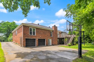 2205 Bell Tavern Ct in Louisville, KY - Building Photo - Building Photo