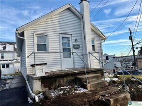 4453 Main St in Whitehall, PA - Building Photo - Building Photo