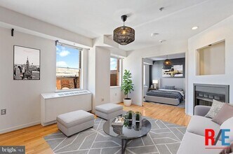 815 King St in Alexandria, VA - Building Photo - Building Photo