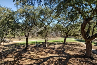 Indian Hollow in San Antonio, TX - Foto de edificio - Building Photo