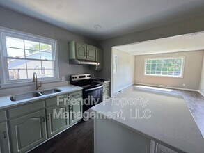 906 Beaumont Ave in Greensboro, NC - Building Photo - Building Photo