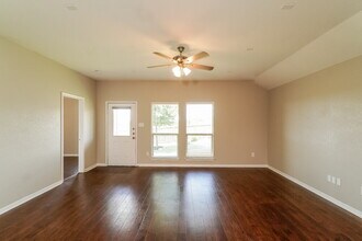 5827 Southern Knoll in San Antonio, TX - Building Photo - Building Photo