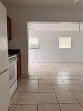 2412 NW 34th St in Miami, FL - Building Photo - Building Photo