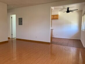 461 E Colorado Ave, Unit 1 in Glendora, CA - Foto de edificio - Building Photo