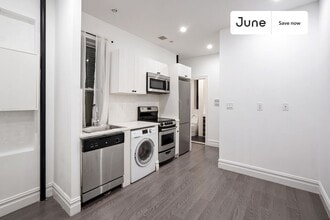 826 9th Ave in New York, NY - Building Photo - Building Photo