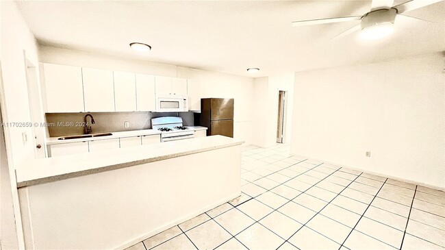 919 Michigan Ave in Miami Beach, FL - Building Photo - Building Photo